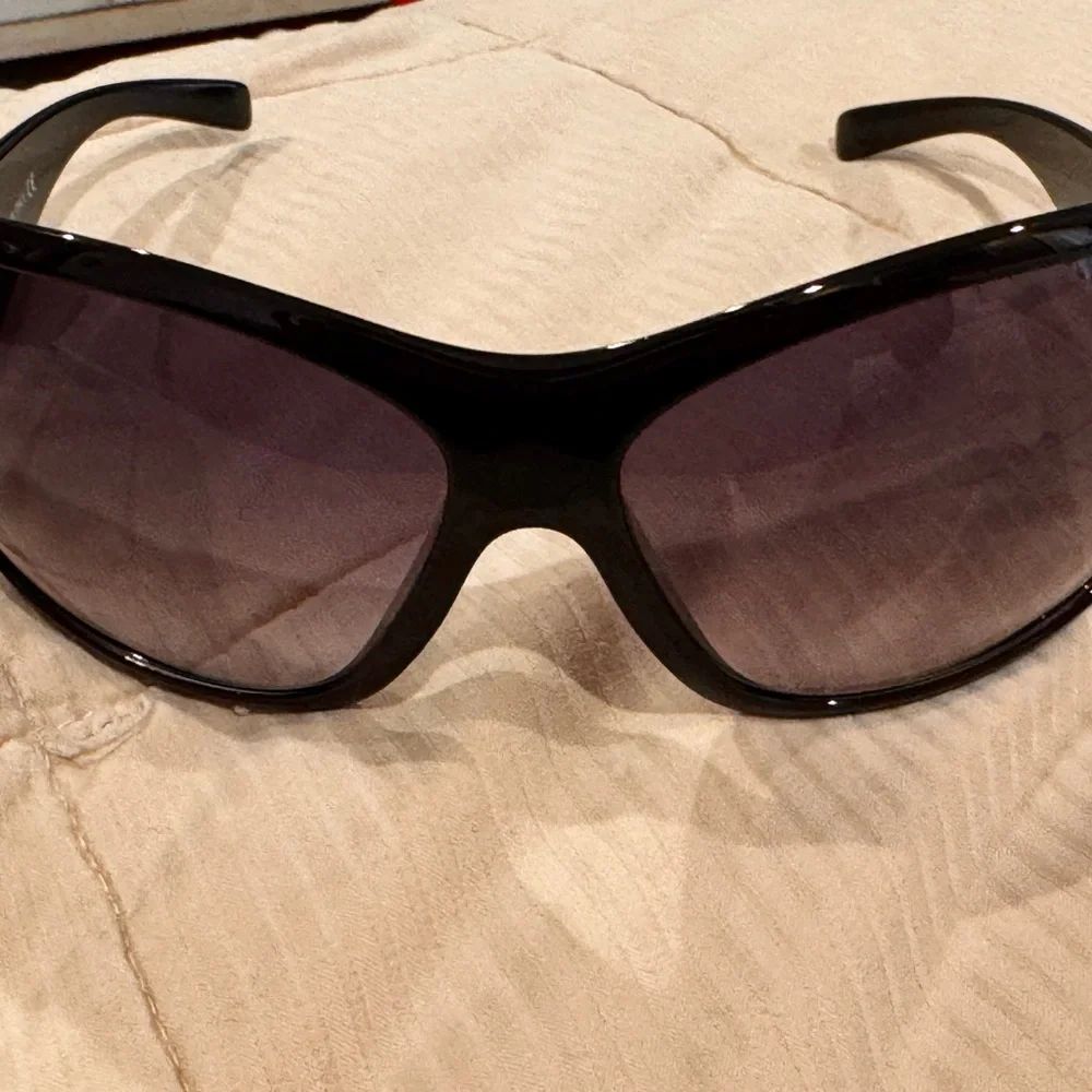 Versace 4103 Black Wrap around Sunglasses - Picture 4 of 5